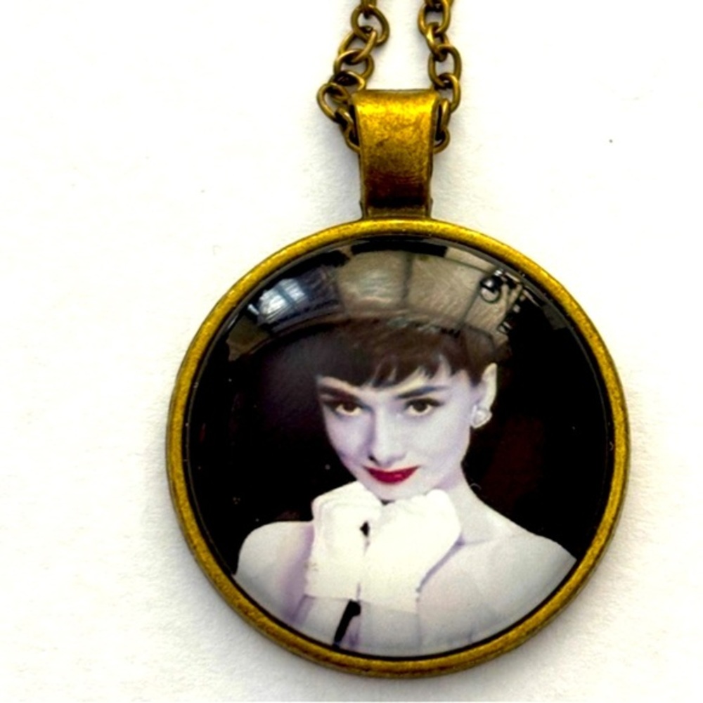 Audrey Hepburn Handmade Necklace, NWT